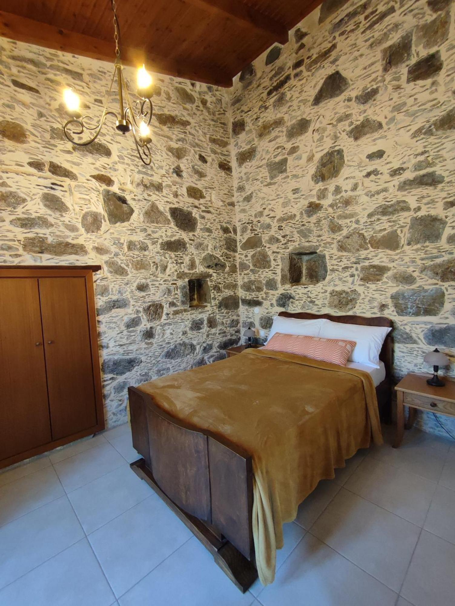 Appartement Grandma Agatha & Virginia'S Stonehouse à Kefálion Chambre photo